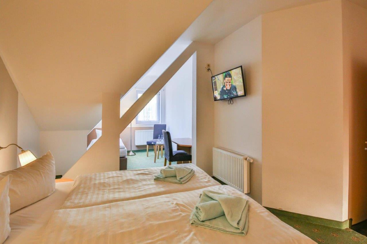 Hotel Und Restaurant "Zur Zwiebel" Peenemünde Esterno foto