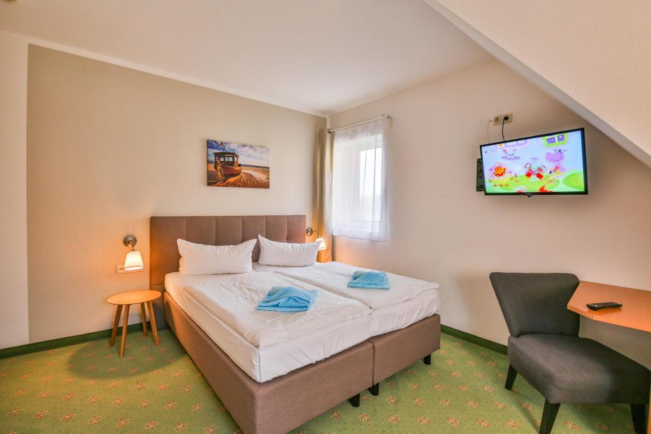 Hotel Und Restaurant "Zur Zwiebel" Peenemünde Esterno foto