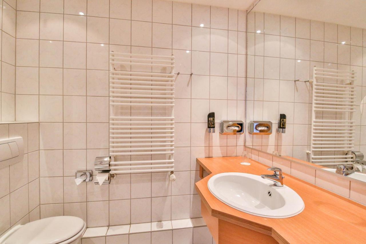 Hotel Und Restaurant "Zur Zwiebel" Peenemünde Esterno foto