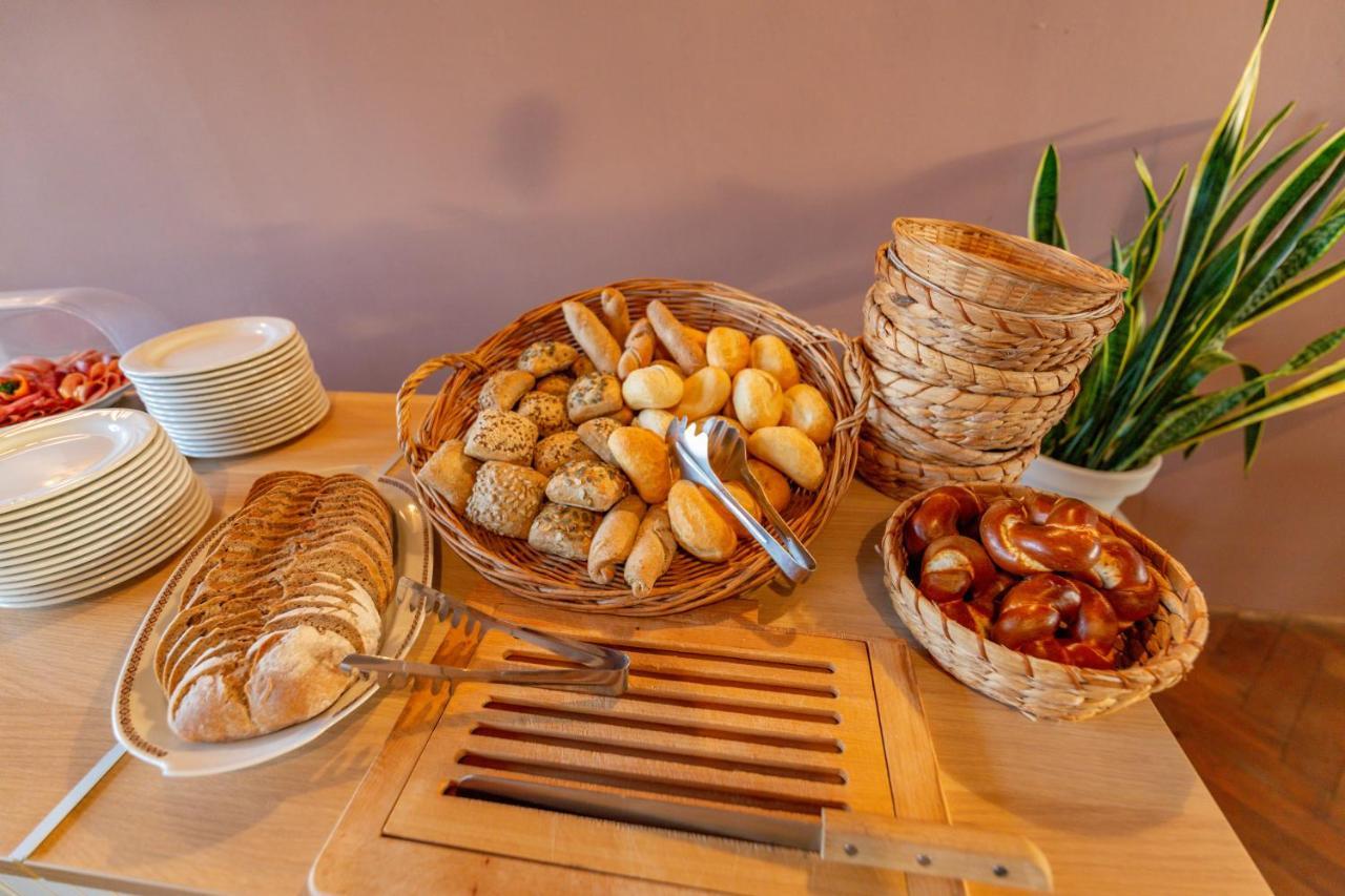 Hotel Und Restaurant "Zur Zwiebel" Peenemünde Esterno foto