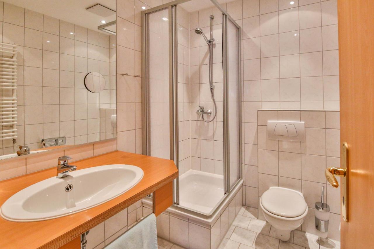 Hotel Und Restaurant "Zur Zwiebel" Peenemünde Esterno foto