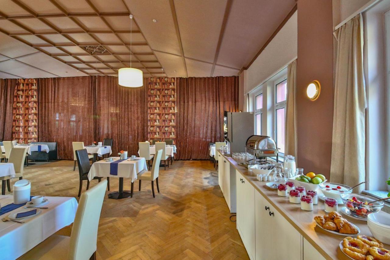 Hotel Und Restaurant "Zur Zwiebel" Peenemünde Esterno foto