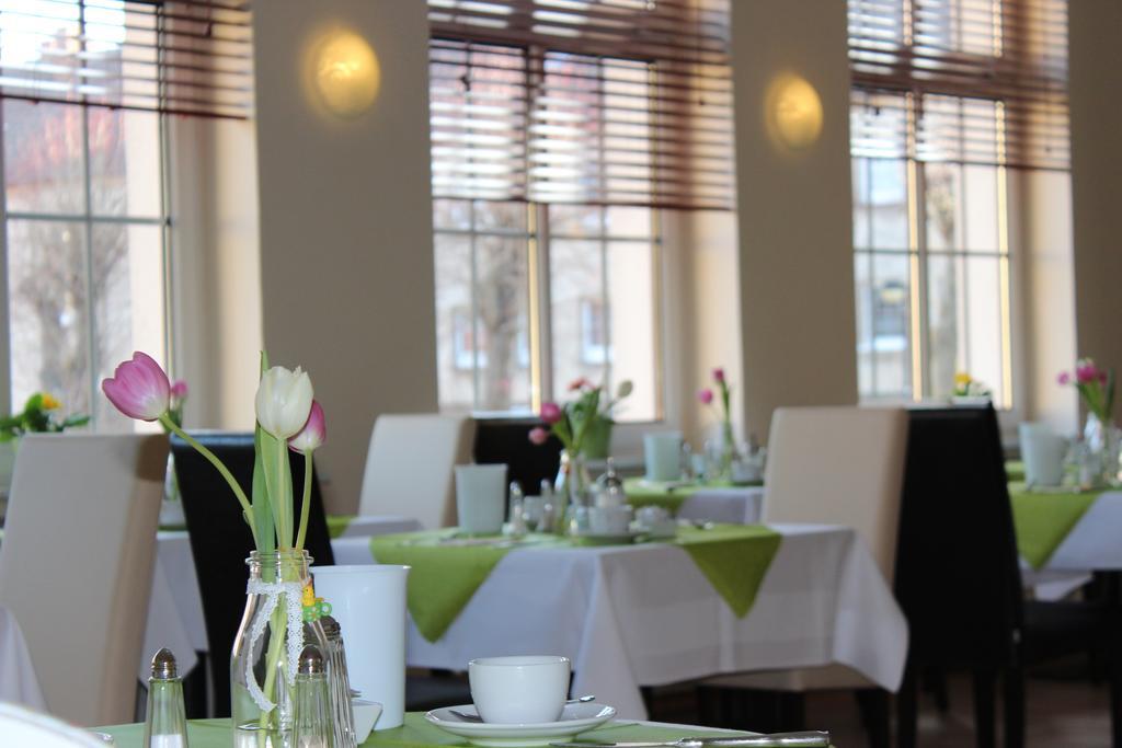 Hotel Und Restaurant "Zur Zwiebel" Peenemünde Esterno foto