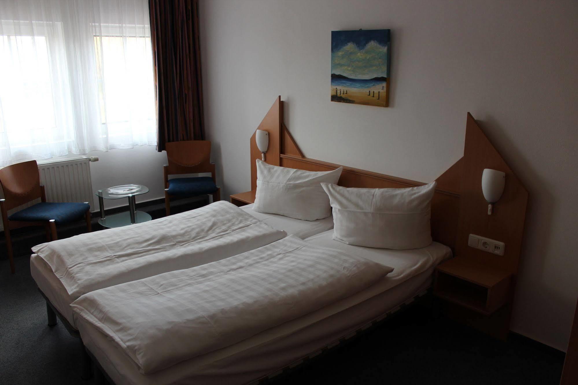 Hotel Und Restaurant "Zur Zwiebel" Peenemünde Esterno foto
